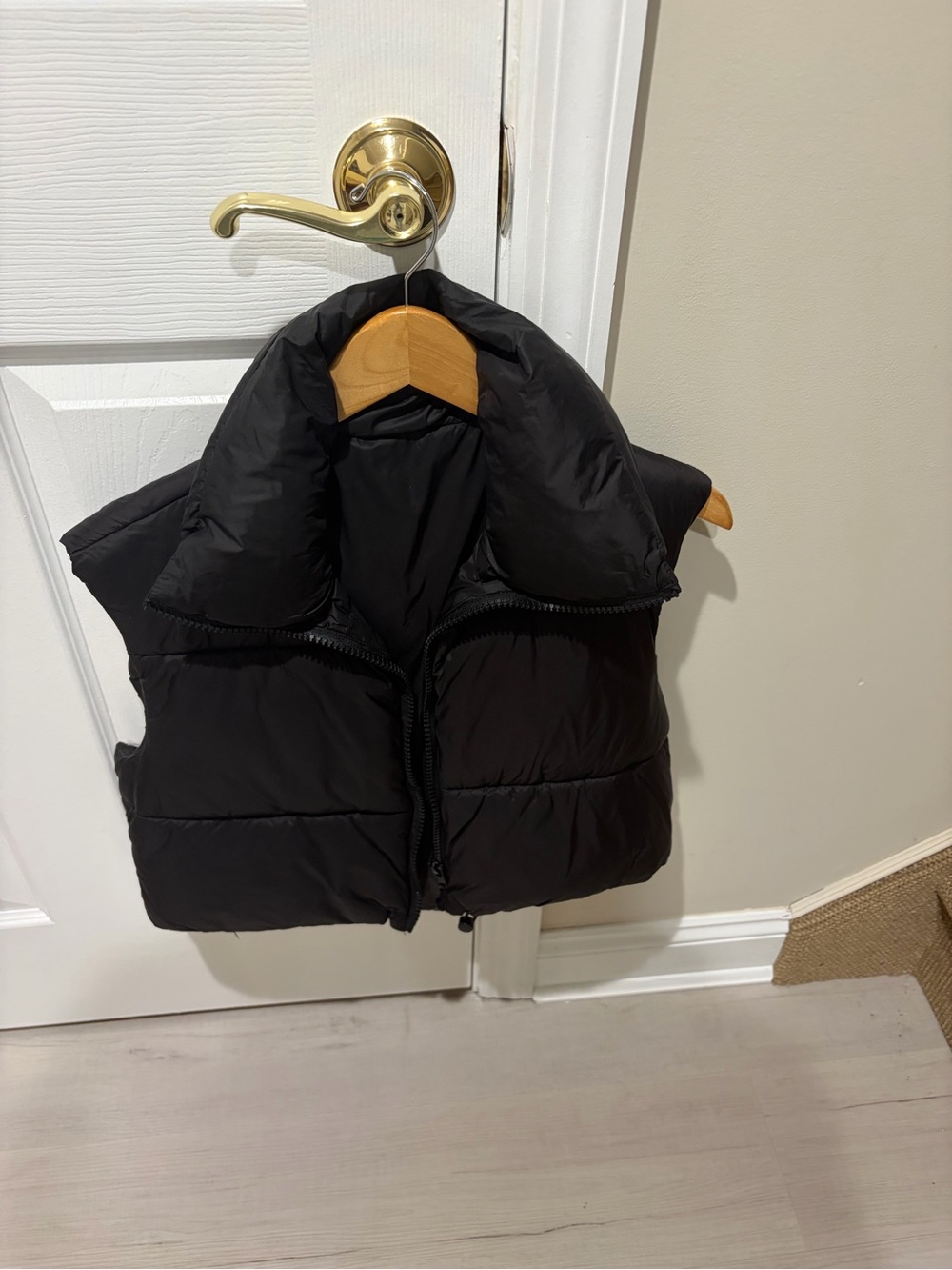 Women’s Black Puffer Vest Sleeveless Jacket